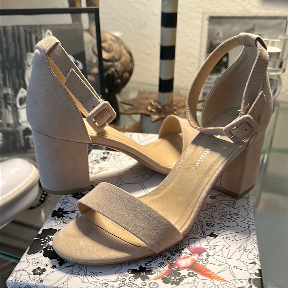Elegant Nude Block Heel Sandals - Excellent Condition